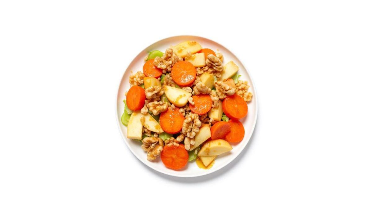 Verse wortel-appelsalade met honing & walnoten