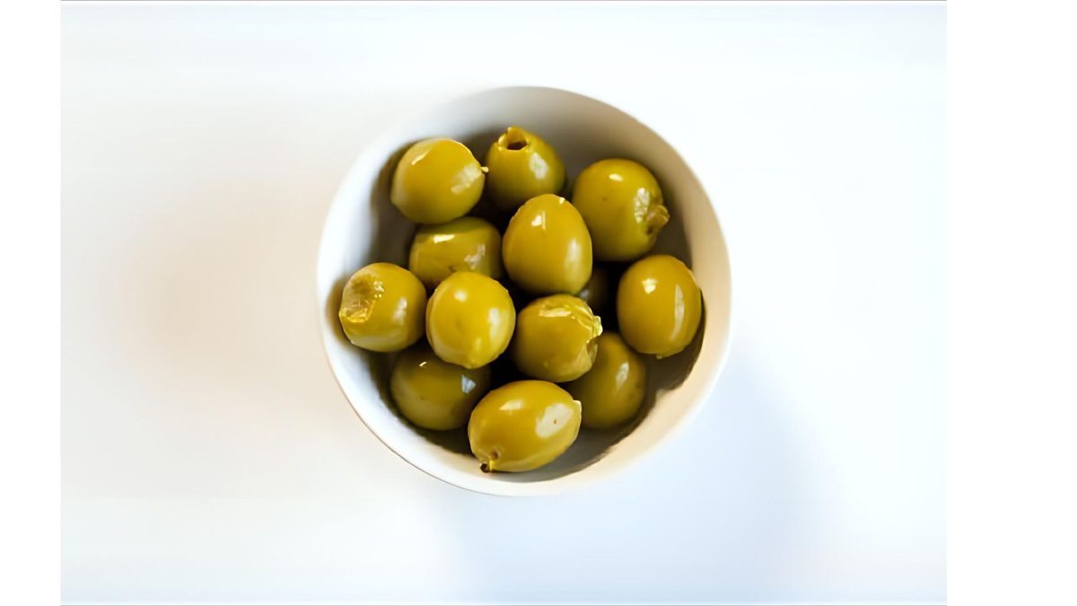 Bakje gemarineerde olijven