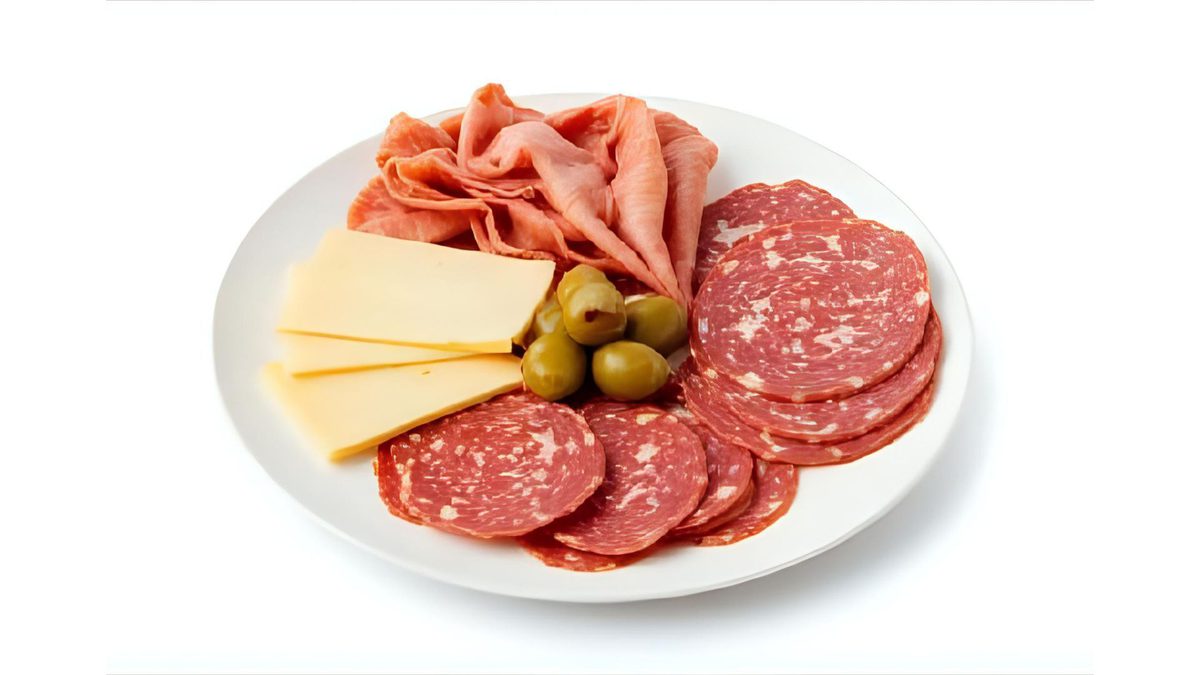Charcuterie: borrelplank met kaas en vlees