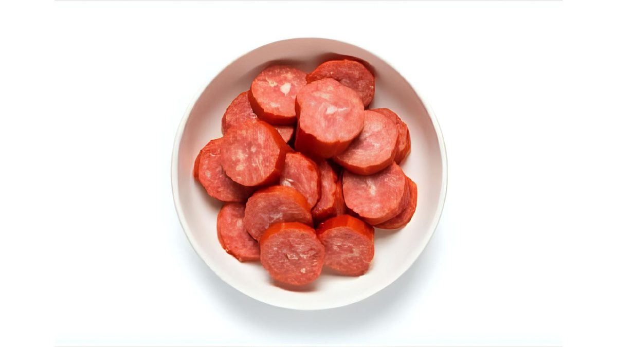 Metworst in een schaal